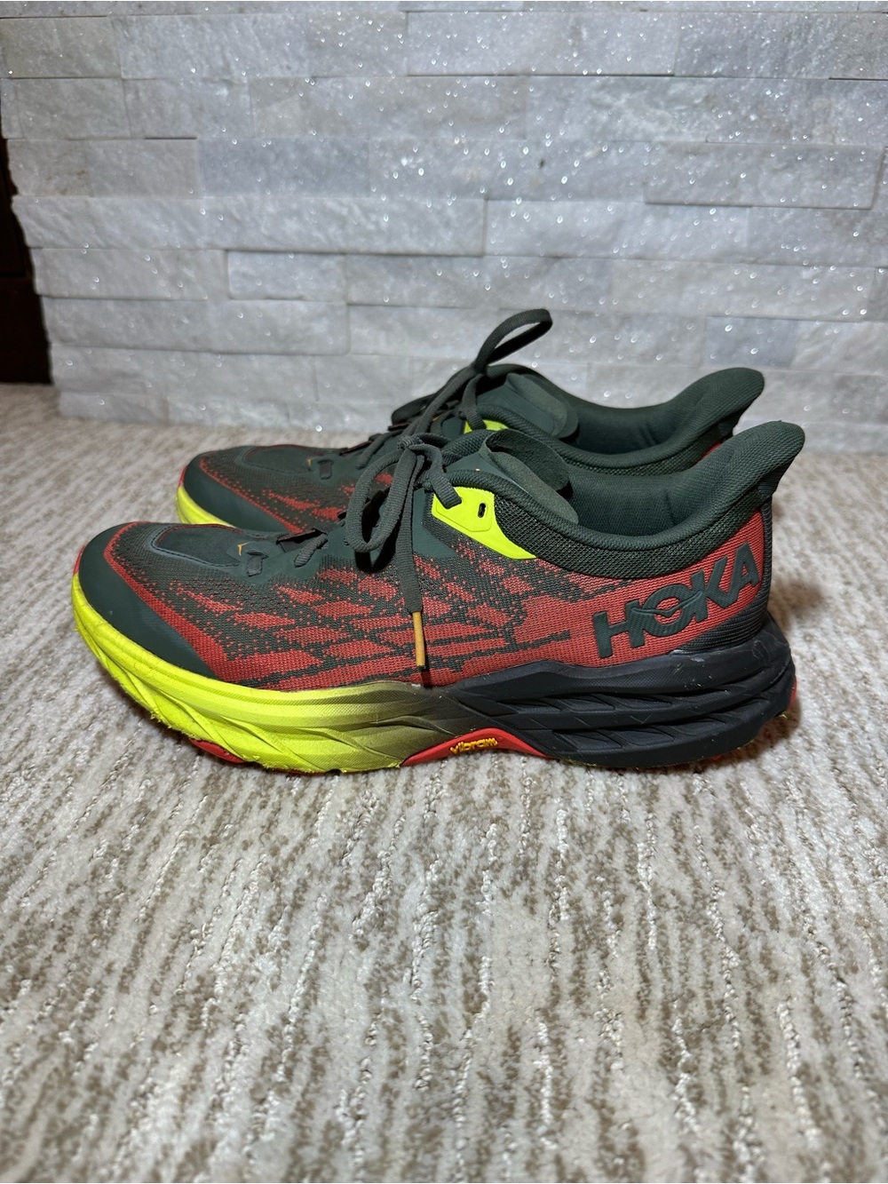 Hoka One One Speedgoat 5 Men’s Size 9 Trail Running Shoes Vibram